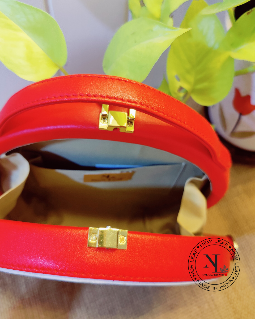 Peacock Lippan Art Handcrafted Circle Box Bag